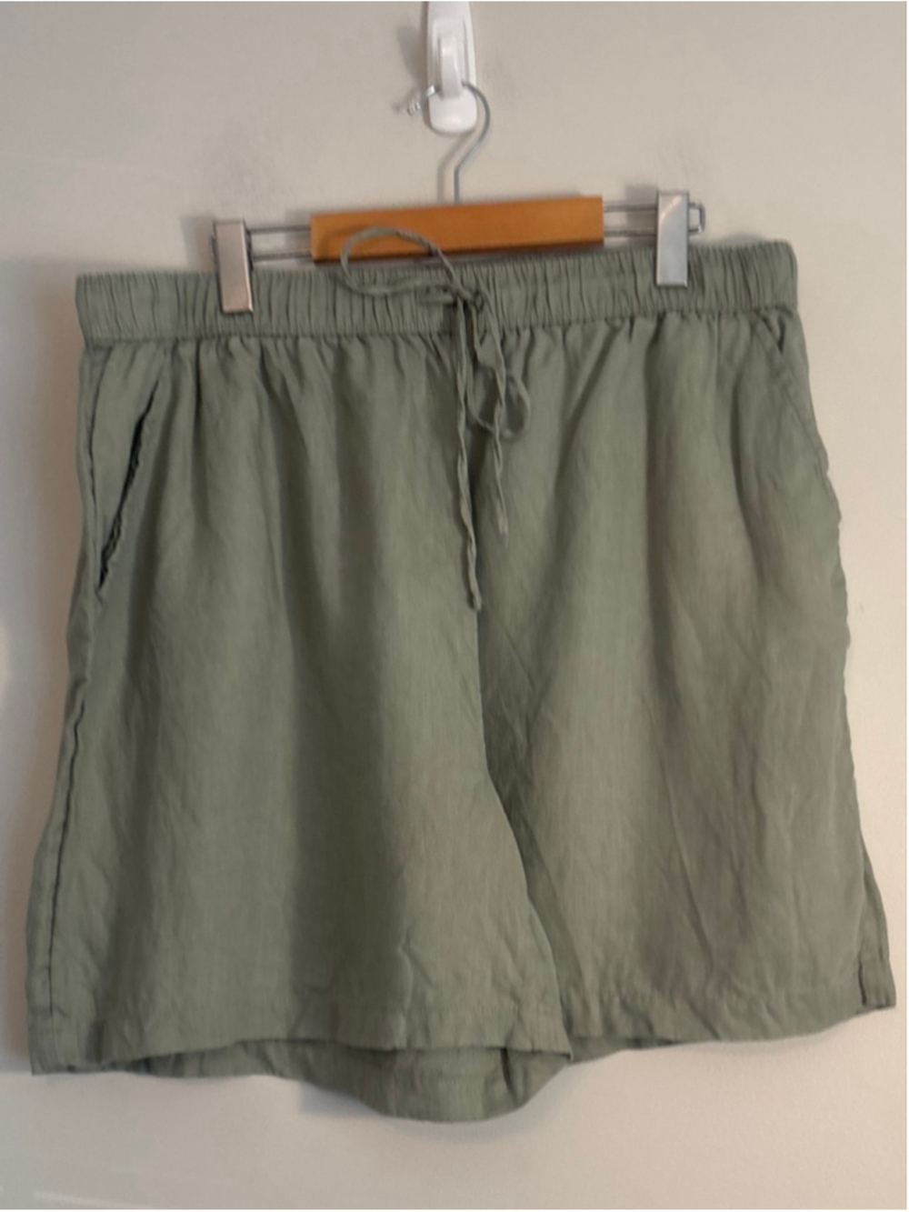 Tahari Green Linen Drawstring Lightweight Shorts Plus Size 1X Travel Resort